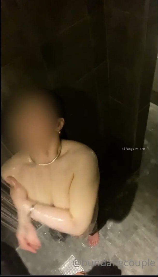 熬夜录制身材苗条的粉嫩白虎小嫩模被大屌草小逼洞口交舔逼 口暴吞精 A